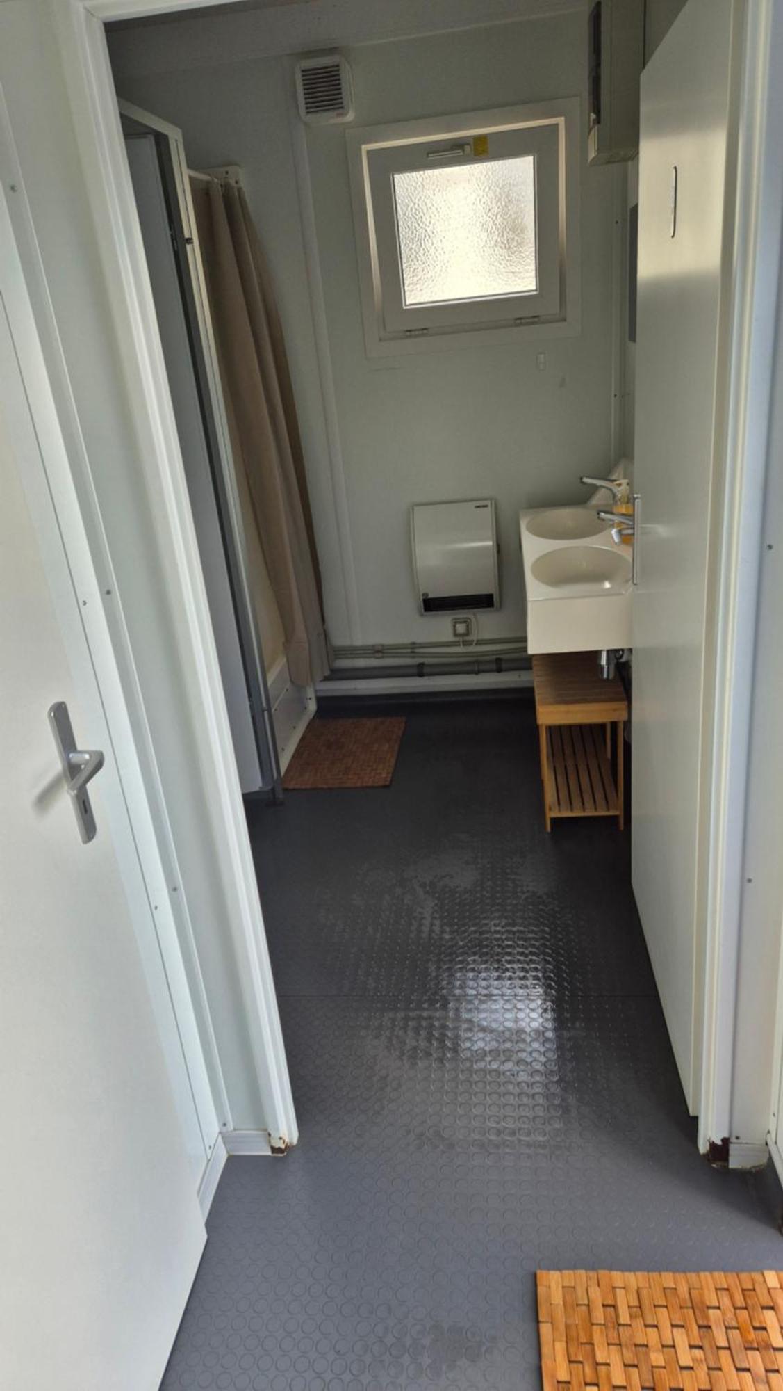 Mini Hotel Uebernachten Im Gurkenfass 뤼베나우 외부 사진